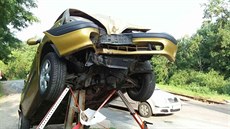 Opilá řidička v Hodoníně nezvládla projet zatáčku a napíchla své auto na... Opilá řidička v Hodoníně nezvládla projet zatáčku a napíchla své auto na...