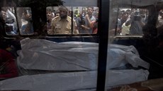 Policie vyšetřuje případ jedenácti členů rodiny v Dillí, kteří se našli mrtví. Policie vyšetřuje případ jedenácti členů rodiny v Dillí, kteří se našli mrtví.