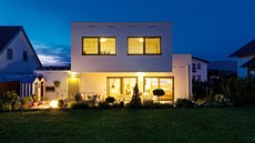 Jednoduchou, ale ne nezajímavou architekturu dřevostavby tvoří dvě na sebe... Jednoduchou, ale ne nezajímavou architekturu dřevostavby tvoří dvě na sebe...