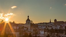 Panorama Turnova při východu slunce s jeho dominantami, Kostelem svatého... Panorama Turnova při východu slunce s jeho dominantami, Kostelem svatého...