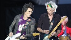 Ronnie Wood a Keith Richards na koncertu Rolling Stones v praských Letanech...