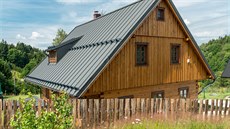 Lucie s Ivem si přáli víkendovou roubenku v horách, kde by mohli lyžovat a... Lucie s Ivem si přáli víkendovou roubenku v horách, kde by mohli lyžovat a...
