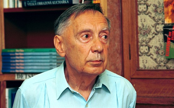 Spisovatel, pekladatel a literární vdec Radoslav Nenadál (4. ervna 2003).