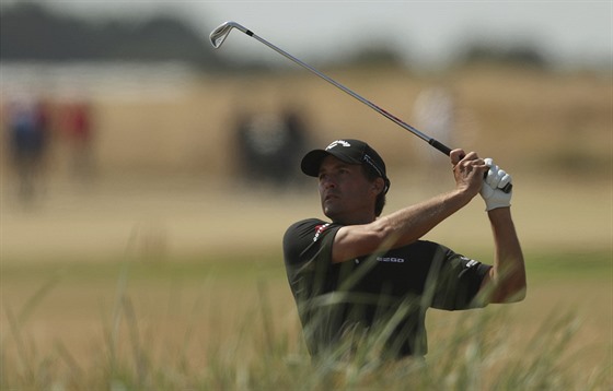 Kevin Kisner v prvním kole golfového The Open na hiti Carnoustie.