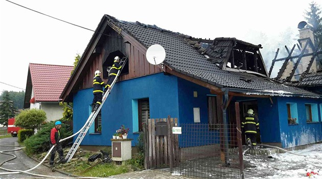 Hasii zasahovali u poáru rodinného domu v Bílém Kameni na Jihlavsku. (10....