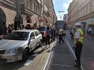 na Andělu někdo dobře zaparkoval, tak už to taky stojí na Andělu někdo dobře zaparkoval, tak už to taky stojí