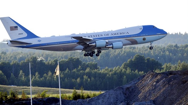 Air Force One s Donaldem Trumpem přistává v Helsinkách (15. července 2018) Air Force One s Donaldem Trumpem přistává v Helsinkách (15. července 2018)