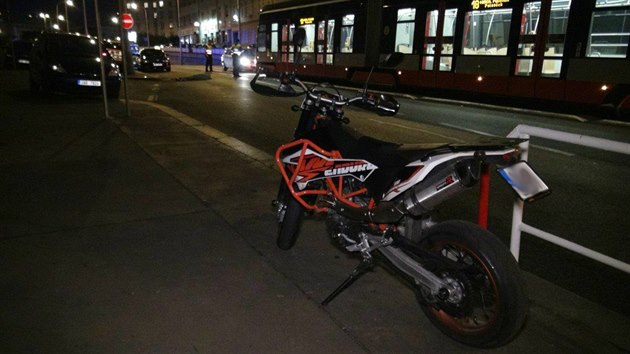 Staršího muže srazila v Praze 4 motorka. Nehodu nepřežil. (16.7.2018) Staršího muže srazila v Praze 4 motorka. Nehodu nepřežil. (16.7.2018)