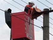 Montéři energetické společnosti při práci