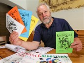 Jiří Langer přivezl do Masných krámů pozvánky na hru Goldoniáda, kterou... Jiří Langer přivezl do Masných krámů pozvánky na hru Goldoniáda, kterou...
