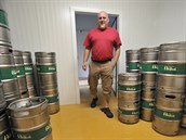 První hektolitry piva Hejkal uvařil Tomáš Petr (na snímku) se svými kamarády a... První hektolitry piva Hejkal uvařil Tomáš Petr (na snímku) se svými kamarády a...