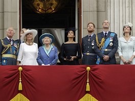 Princ Charles, princ Andrew, vévodkyn Camilla, královna Albta II., vévodkyn...