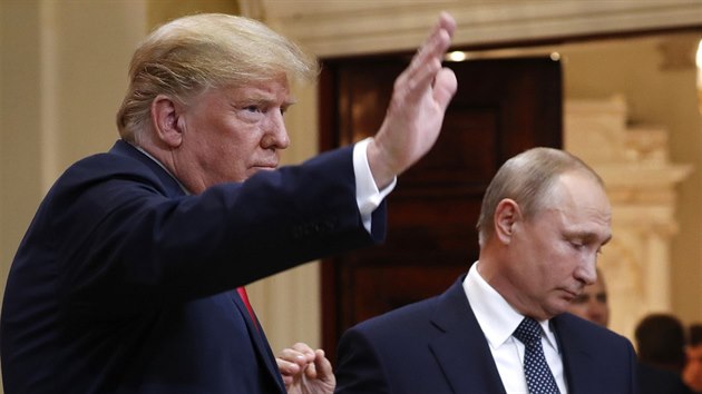 Americk prezident Donald Trump a jeho rusk protjek Vladimir Putin na zvren tiskov konferenci po summitu v Helsinkch (16. ervence 2018)