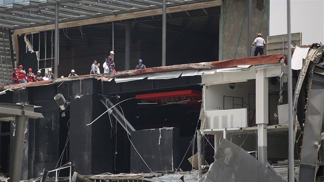 Nov oteven nkupn stedisko v Mexiku se sten zhroutilo pot, co uvnit budovy nastaly konstrukn problmy. (12. ervence 2018)