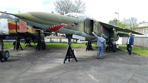 Jn Skladnyi u sprky MiG-23UB v Leteckm muzeu Kbely