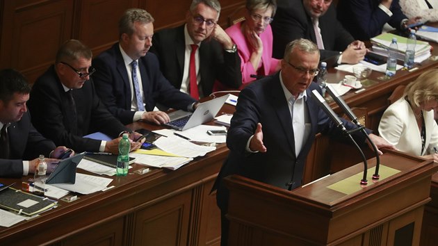 Poslanec TOP 09 Miroslav Kalousek pi rozprav ped hlasovnm o dve vld (12. ervence 2018)