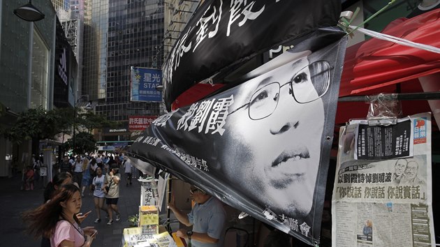 V Hong Kongu se podaly demonstrace za proputn Liou Sia z domcho vzen.