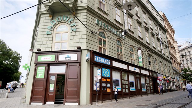 Zm rozdlnch reklam hyzd dm v Masarykov ulici i vedlej restauraci Padowetz.