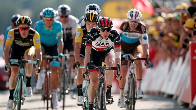 Dan Martin piv skupinu favorit do cle v dest etap Tour.