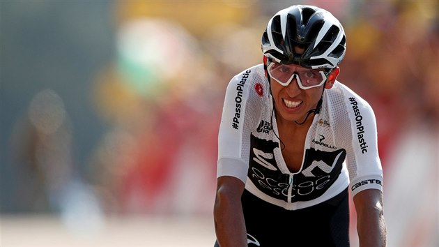 Nadjn Kolumbijec Egan Bernal v cli dest etapy Tour.