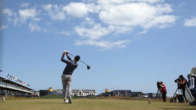 Brandon Stone v prvnm kole golfovho The Open na hiti Carnoustie.