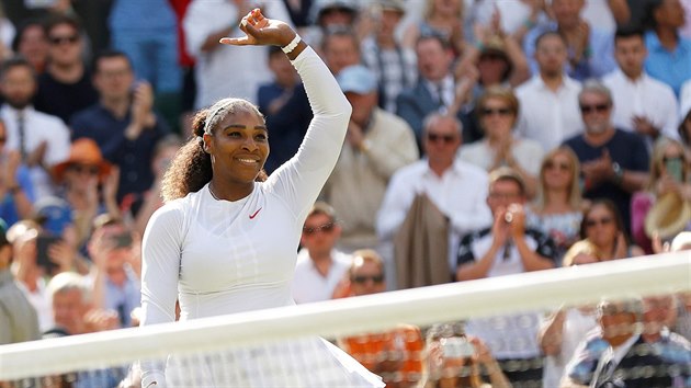 Pojedenct v semifinle. Americk tenistka Serena Williamsov slav postup mezi tyi nejlep eny na Wimbledonu.