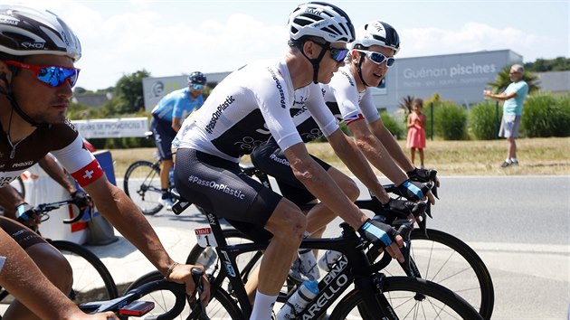 Britsk cyklista Chris Froome (uprosted) bhem 6. etapy Tour de France.