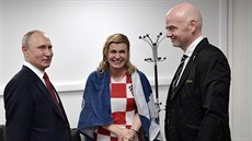 Zmoklá chorvatská prezidentka Kolinda Grabarová Kitaroviová po finále MS....