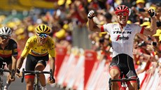 Německý cyklista John Degenkolb slaví vítězství v deváté etapě Tour de France. Německý cyklista John Degenkolb slaví vítězství v deváté etapě Tour de France.