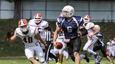 Zápas amerického fotbalu mezi Prague Lions a Ostrava Steelers (v modrém) Zápas amerického fotbalu mezi Prague Lions a Ostrava Steelers (v modrém)