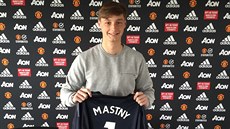 Mladý branká Ondej Mastný v akademii Manchesteru United.