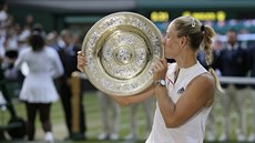 Angelique Kerberová slaví zisk titulu ve Wimbledonu. Angelique Kerberová slaví zisk titulu ve Wimbledonu.