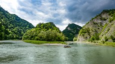 Prielom Dunajce patří mezi krajinově i vodácky nejhezčí místa na Slovensku. Prielom Dunajce patří mezi krajinově i vodácky nejhezčí místa na Slovensku.