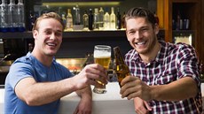 muž pivo muž pivo