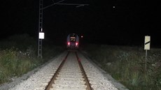 Motorká nepeil v sobotu v noci stet s vlakem na pejezdu v katastru Nové...