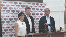 Šéf poslanců TOP 09 Miroslav Kalousek, předseda strany Jiří Pospíšil a první... Šéf poslanců TOP 09 Miroslav Kalousek, předseda strany Jiří Pospíšil a první...