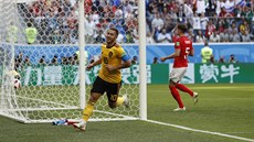 Belgian Eden Hazard stílí druhý gól do anglické branky.