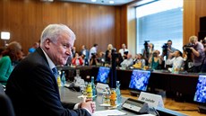 Horst Seehofer představil v Berlíně svůj plán pro zvládnutí migrace. (10.... Horst Seehofer představil v Berlíně svůj plán pro zvládnutí migrace. (10....
