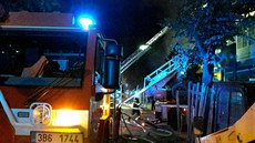 Při nočním požáru střechy dvoupodlažního domu v centru Brna hasiči vyhlásili... Při nočním požáru střechy dvoupodlažního domu v centru Brna hasiči vyhlásili...
