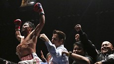 Manny Pacquiao slaví titul mistra světa ve welterové váze organizace WBA. Manny Pacquiao slaví titul mistra světa ve welterové váze organizace WBA.