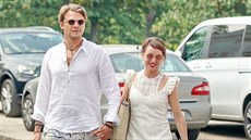 Tatiana Vilhelmová, Vojtěch Dyk, z veletrhu si nesou audioknihy pro syna,... Tatiana Vilhelmová, Vojtěch Dyk, z veletrhu si nesou audioknihy pro syna,...