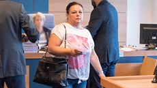 Zlínská advokátka Marcela Tobolová u krajského soudu. Zlínská advokátka Marcela Tobolová u krajského soudu.