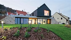 Dům v Klentnici je tak trochu jako vinný sklep: obklopený vinicemi se před... Dům v Klentnici je tak trochu jako vinný sklep: obklopený vinicemi se před...