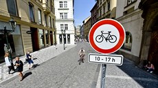 V Železné ulici v Praze 1 se objevila jedna z prvních značek omezující... V Železné ulici v Praze 1 se objevila jedna z prvních značek omezující...