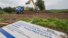 Na stavbě cyklostezky už pracují těžké stroje. Na stavbě cyklostezky už pracují těžké stroje.