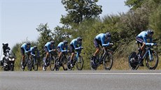 Stáj Movistar během týmové časovky na Tour Stáj Movistar během týmové časovky na Tour