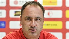 Slávistický trenér Jindřich Trpišovský hovoří s novináři na tiskové konferenci... Slávistický trenér Jindřich Trpišovský hovoří s novináři na tiskové konferenci...