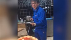 Legenda Jackie Chan zavítal do Prahy! V Plzni si upekl pizzu