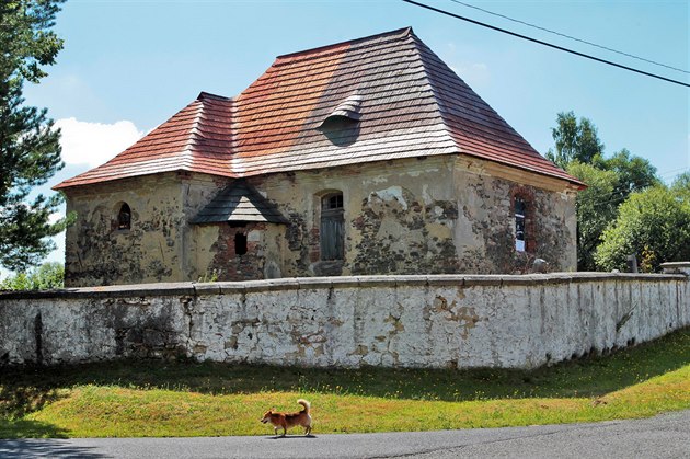 Kostel sv. Bartolomje v Pílezech na Karlovarsku.