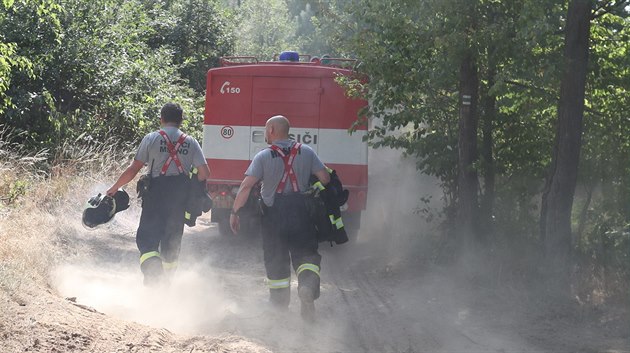 S požárem na Kokořínsku v neděli bojovalo dvacet jednotek hasičů (22. července... S požárem na Kokořínsku v neděli bojovalo dvacet jednotek hasičů (22. července...